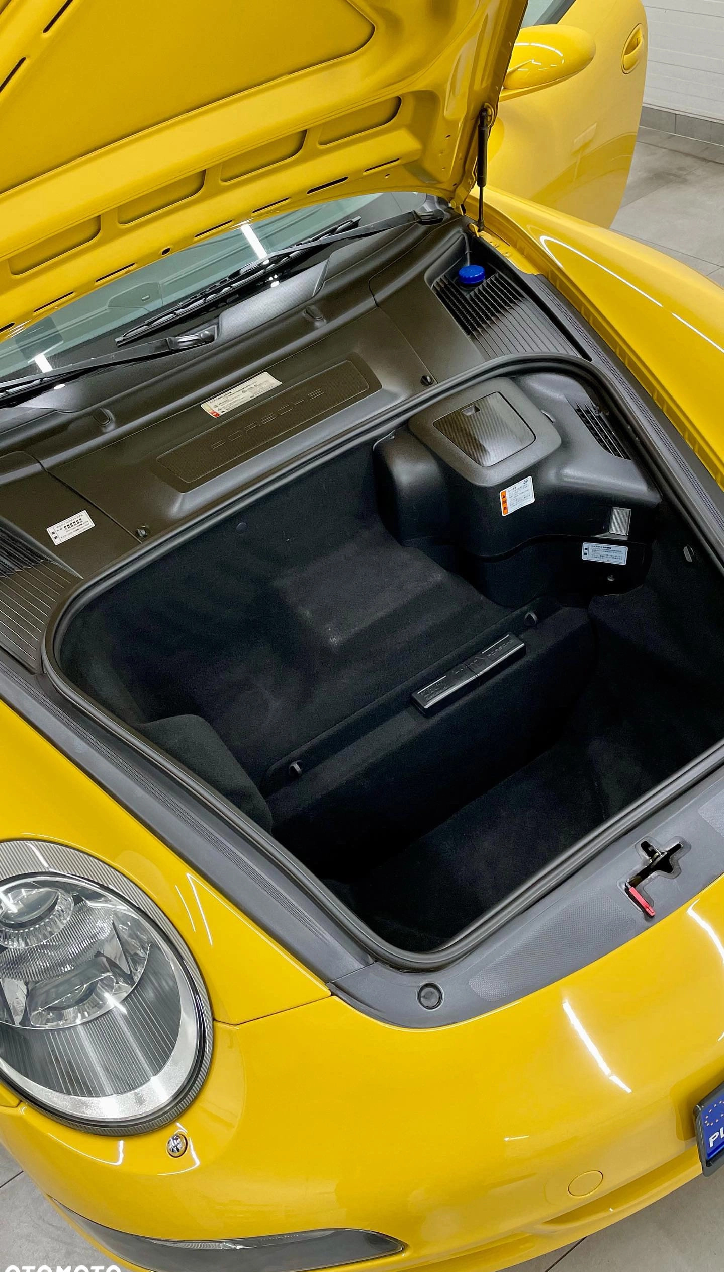 Porsche 911 cena 209000 przebieg: 93000, rok produkcji 2005 z Warszawa małe 781